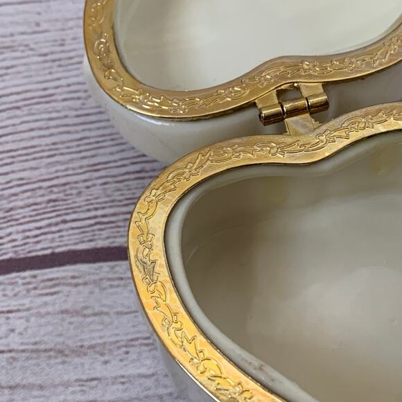 Heart Shaped Ceramic Christmas Holiday Trinket Box with Poinsettias and Bow 3"H - Picture 11 of 16